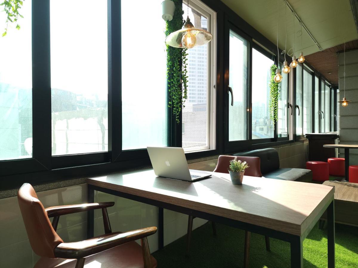 Oyo Hostel Myeongdong 5 Seoul Exterior photo